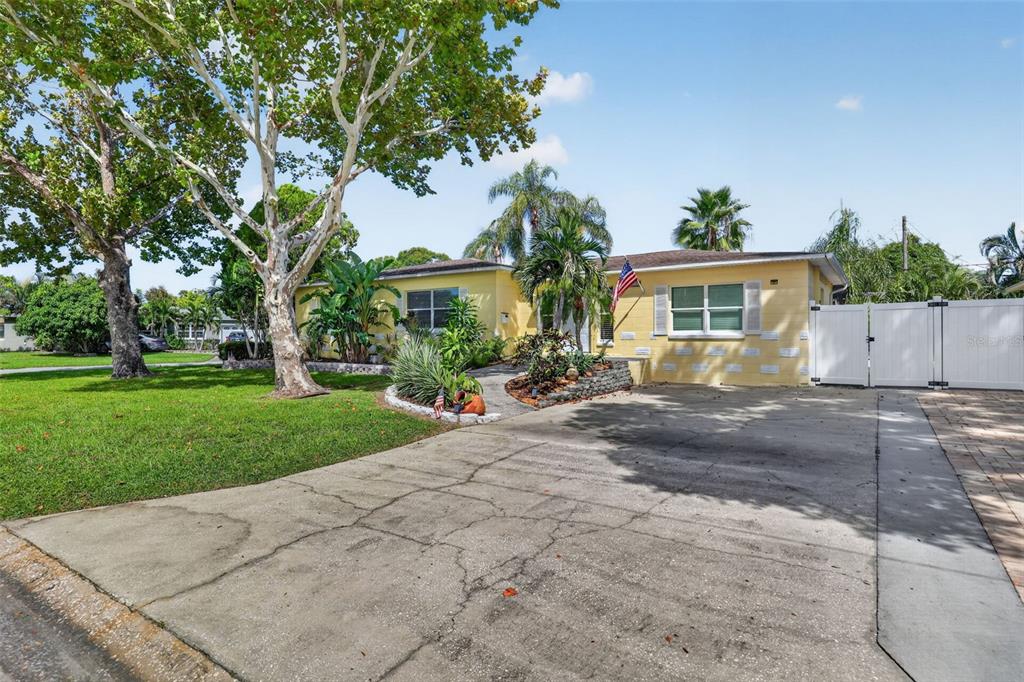 3793 BENSON AVENUE N, ST PETERSBURG, FL — photo 2 of 30