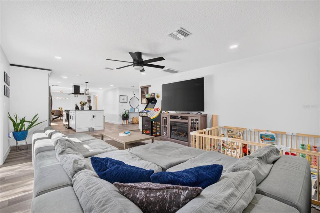 1002 N FLORIDA AVENUE, TARPON SPRINGS, FL — photo 3 of 36