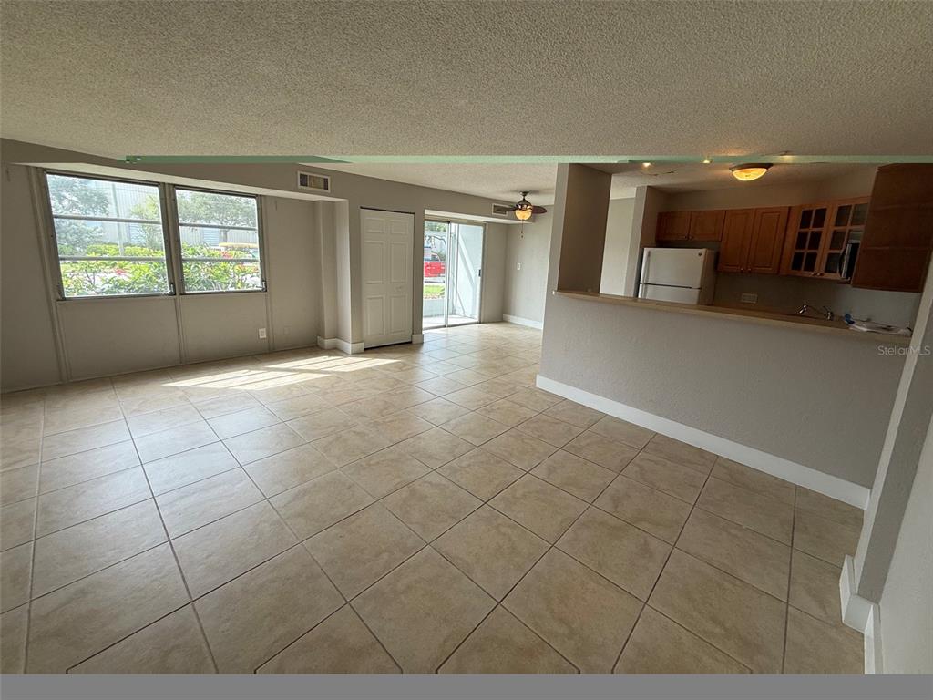 3315 58TH AVENUE S UNIT 114, ST PETERSBURG, FL — photo 2 of 10