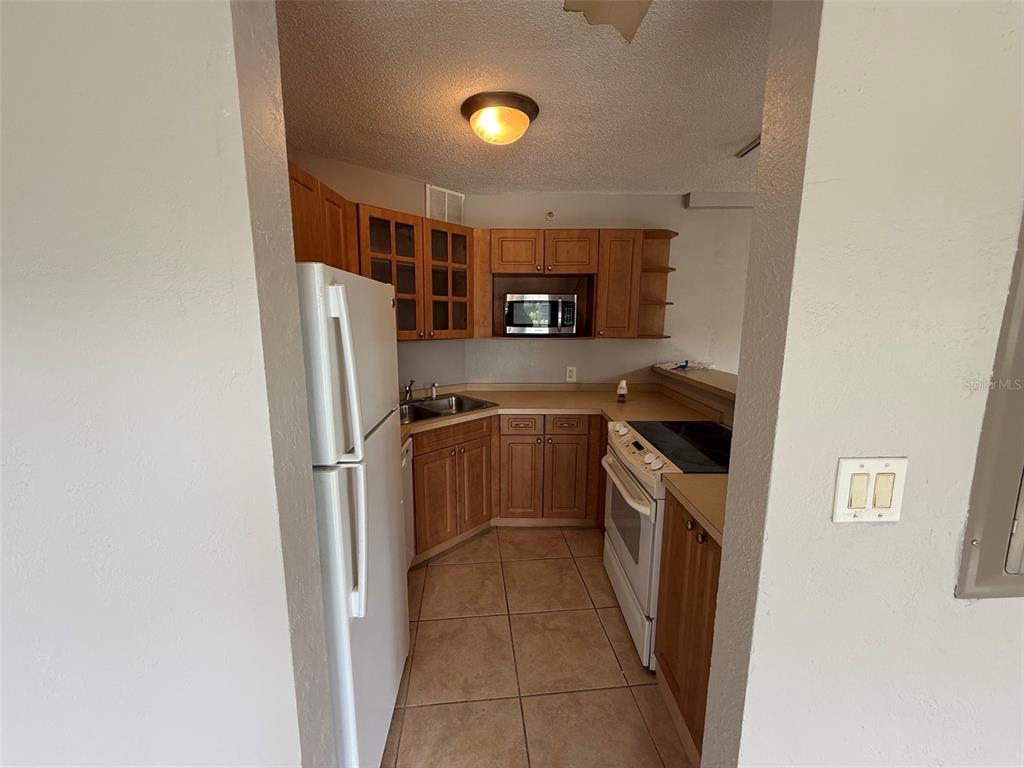 3315 58TH AVENUE S UNIT 114, ST PETERSBURG, FL — photo 3 of 10