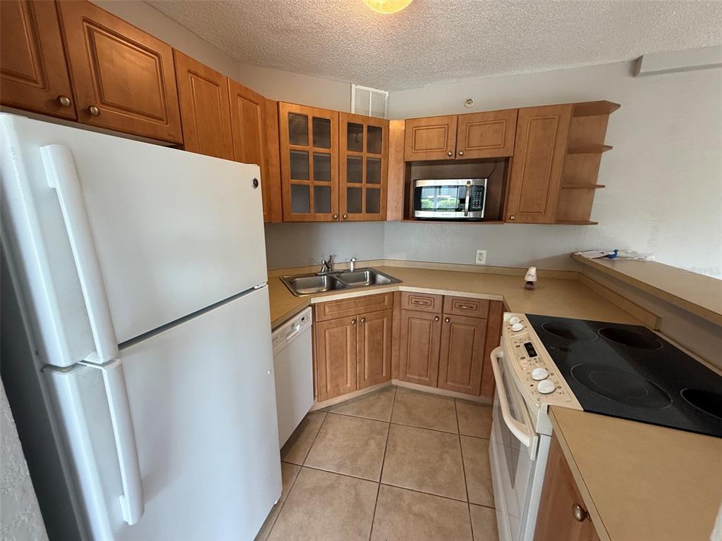 3315 58TH AVENUE S UNIT 114, ST PETERSBURG, FL — photo 4 of 10