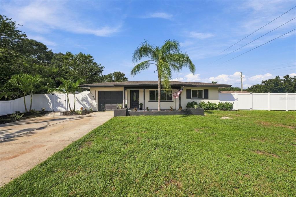1300 S HILLCREST AVENUE, CLEARWATER, FL — photo 2 of 30