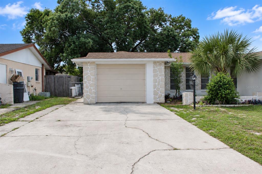 7904 JUDITH CRESCENT, PORT RICHEY, FL — photo 4 of 30