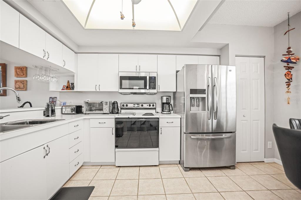 6399 SHORELINE DRIVE UNIT 4305, ST PETERSBURG, FL — photo 4 of 30