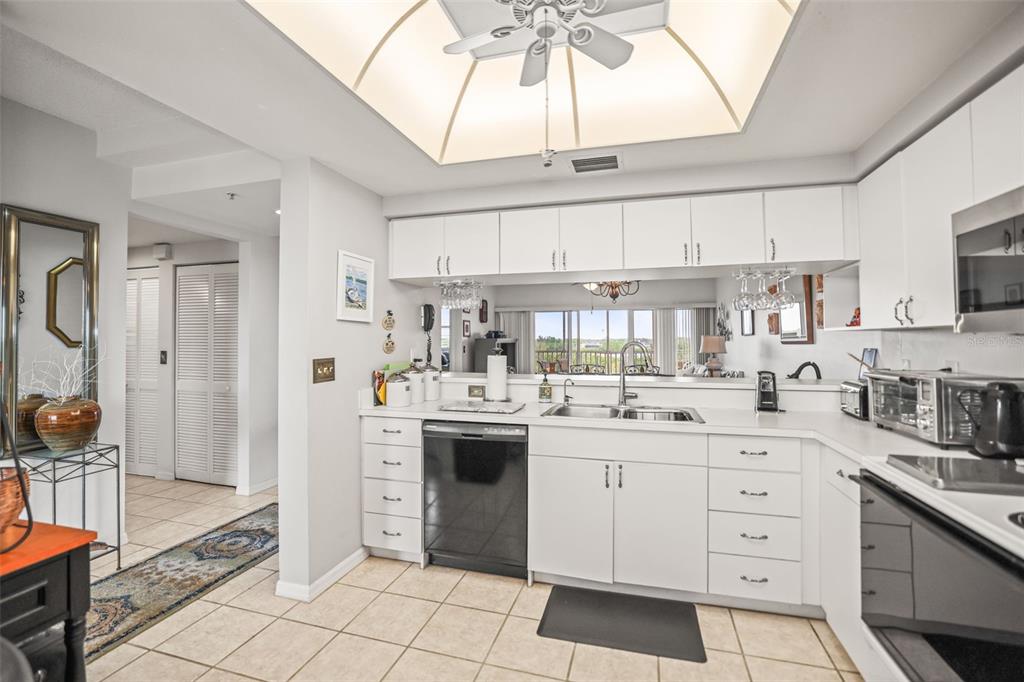 6399 SHORELINE DRIVE UNIT 4305, ST PETERSBURG, FL — photo 5 of 30