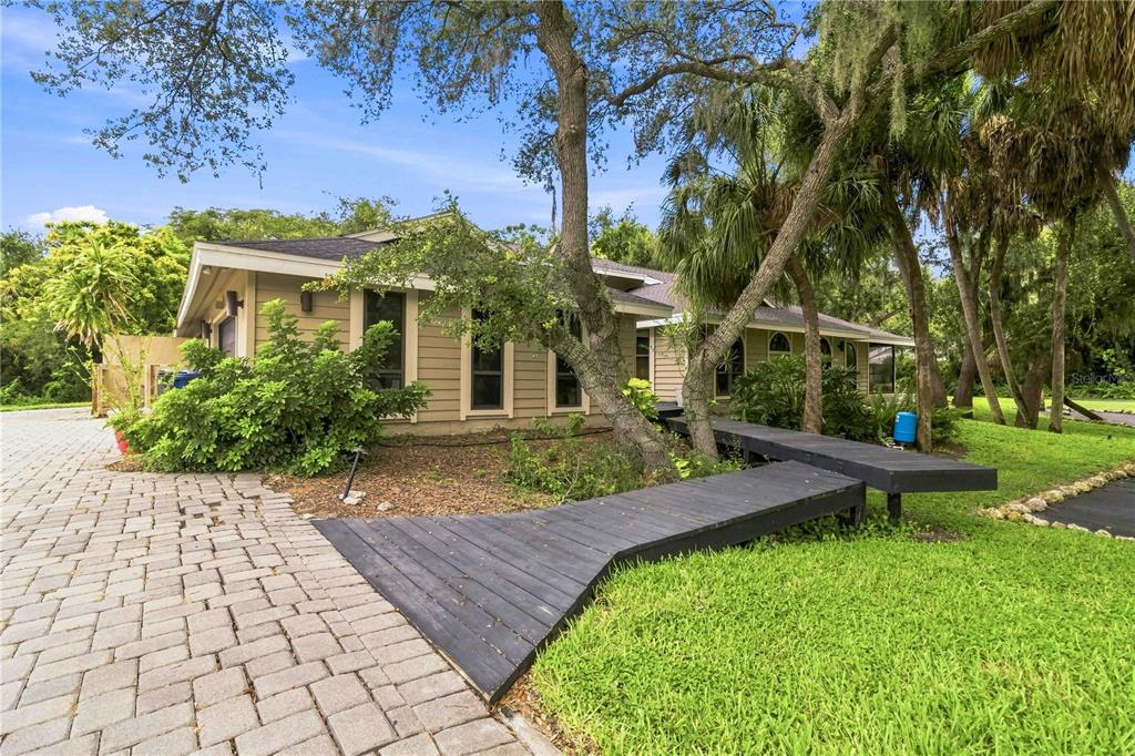 902 DRAKESWOOD COURT, SARASOTA, FL — photo 2 of 30