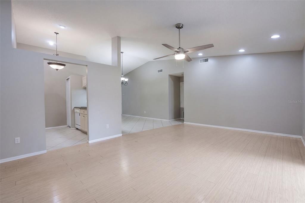 102 OAKRIDGE COURT, SANFORD, FL — photo 4 of 29