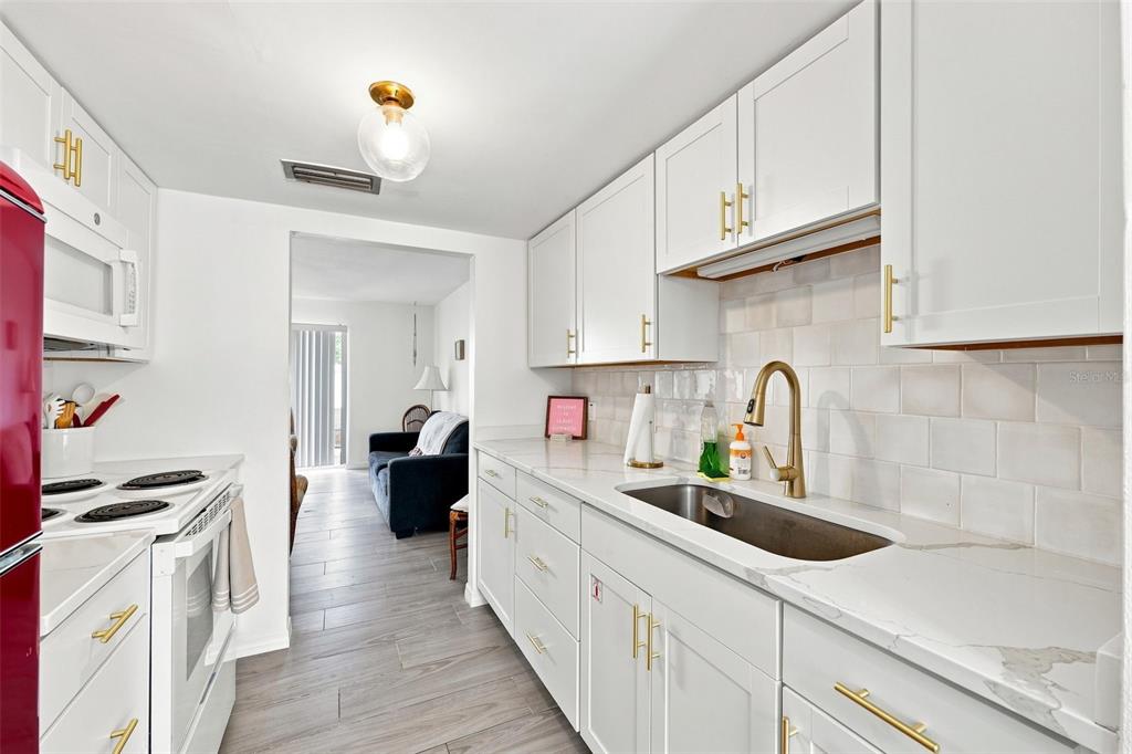 4215 E BAY DRIVE UNIT 1403, CLEARWATER, FL — photo 5 of 30
