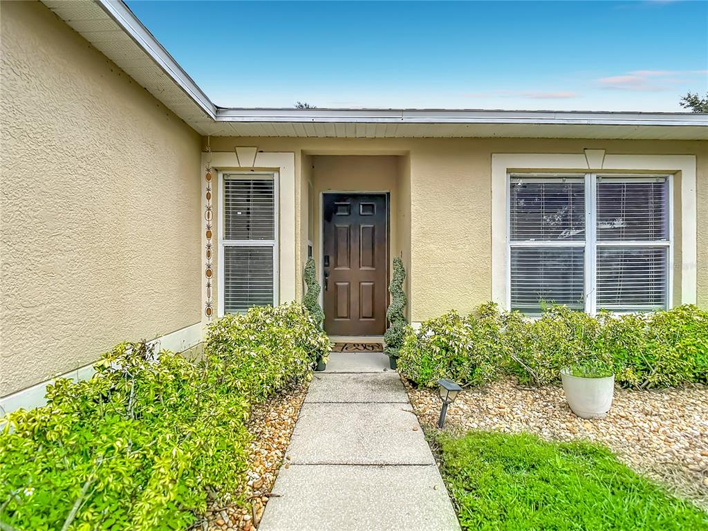 12730 KINGS LAKE DRIVE, GIBSONTON, FL — photo 4 of 44
