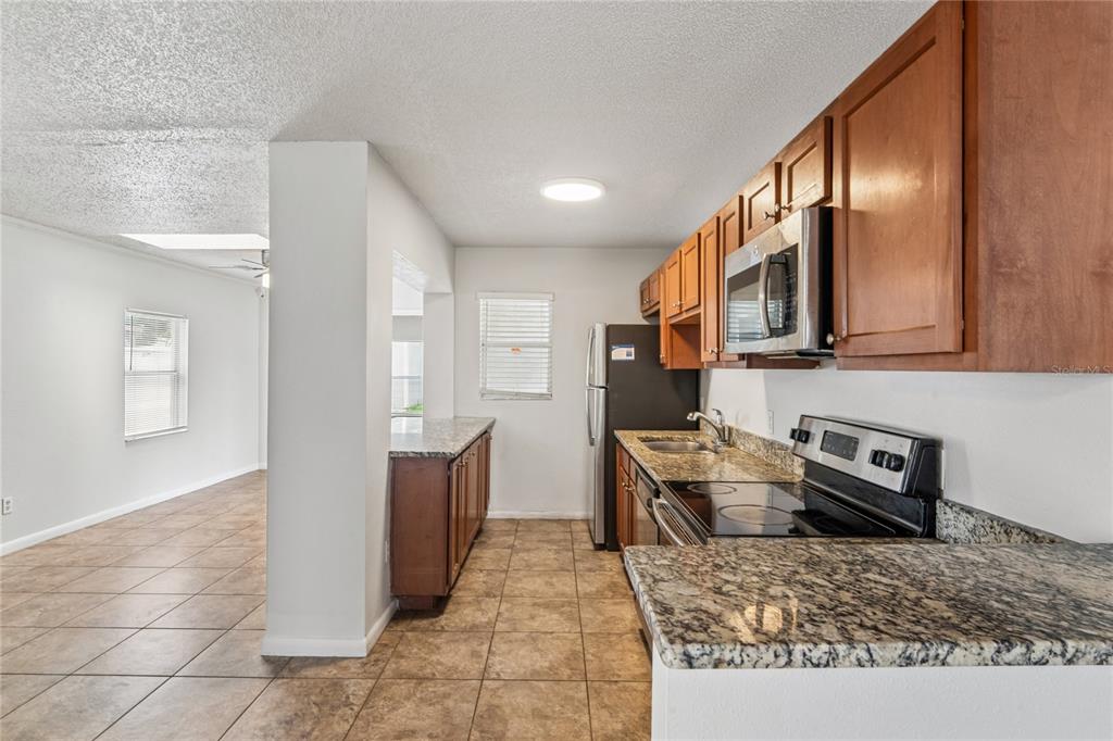 8405 N 37TH STREET, TAMPA, FL — photo 4 of 26