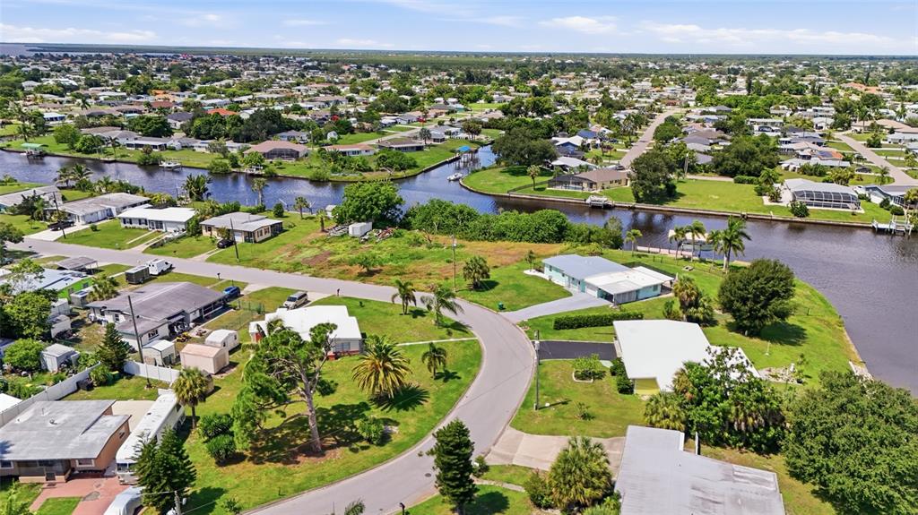213 WATERWAY CIRCLE NE, PORT CHARLOTTE, FL — photo 4 of 17