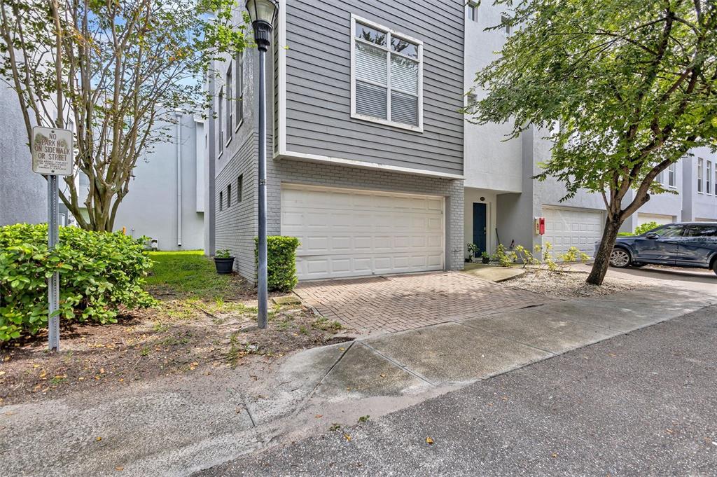 4512 BAY SPRING COURT, TAMPA, FL — photo 2 of 30