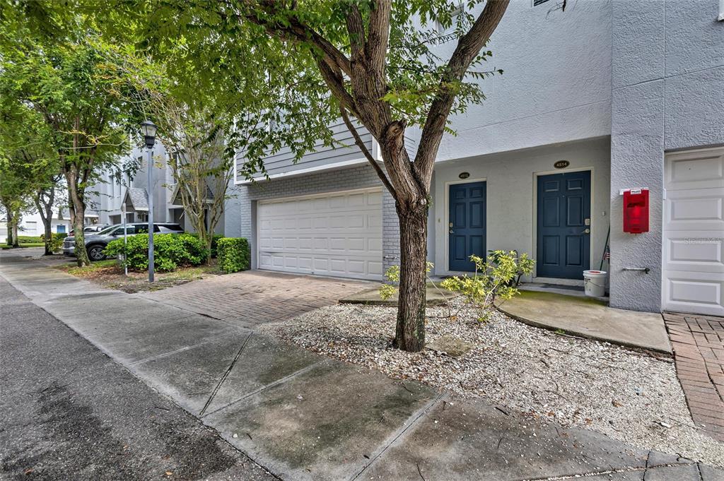 4512 BAY SPRING COURT, TAMPA, FL — photo 4 of 30