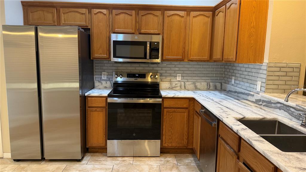 4135 BISMARCK PALM DRIVE, TAMPA, FL — photo 5 of 30