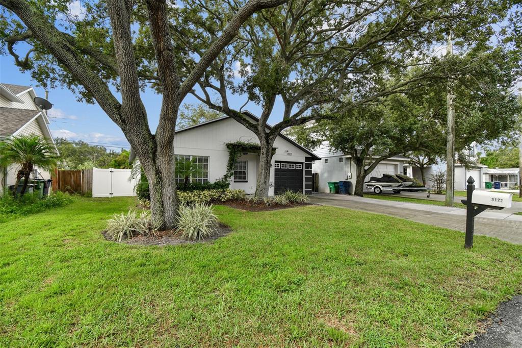 3122 W HARTNETT AVENUE, TAMPA, FL — photo 3 of 30