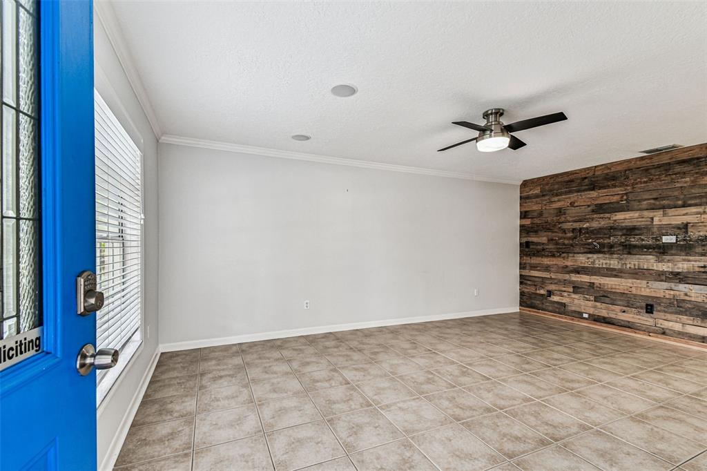 3122 W HARTNETT AVENUE, TAMPA, FL — photo 4 of 30