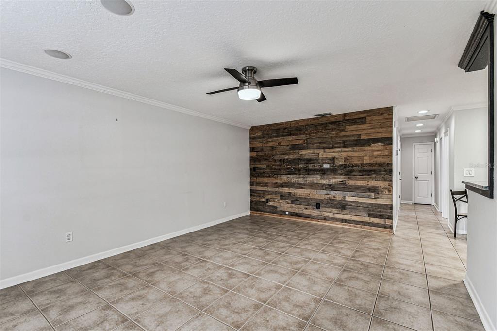 3122 W HARTNETT AVENUE, TAMPA, FL — photo 5 of 30