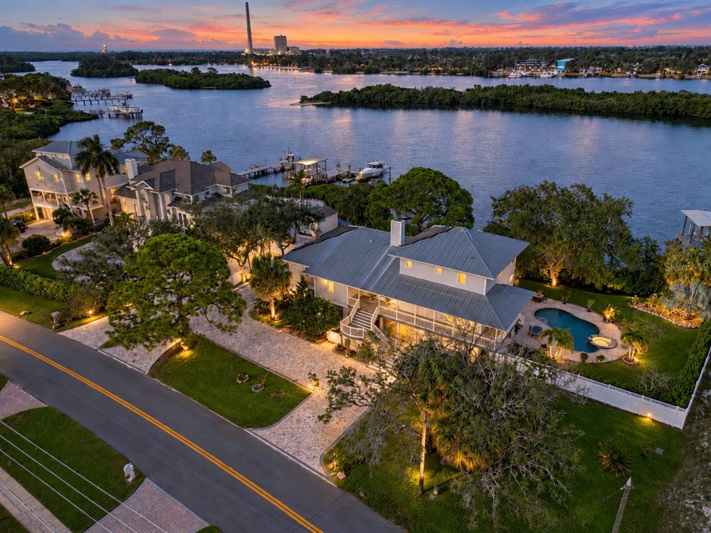 1538 RIVERSIDE DRIVE