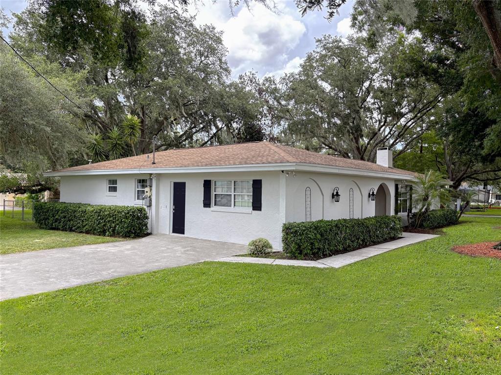 10 W LAKE HAMILTON CIRCLE, WINTER HAVEN, FL — photo 2 of 30