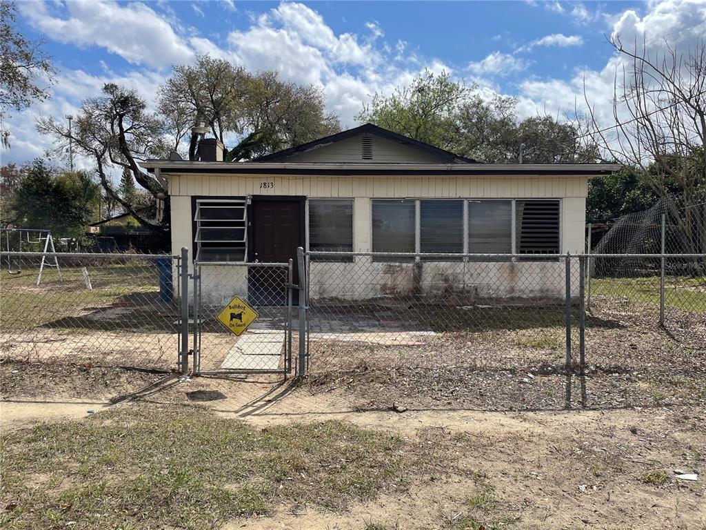 1813 ROBINSON DRIVE