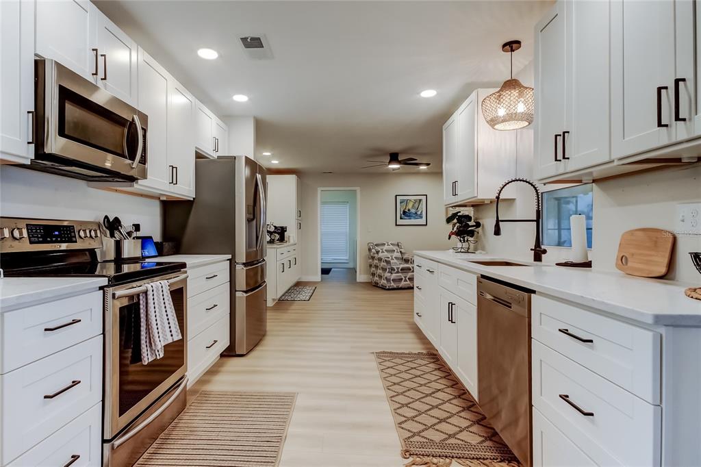 2652 CONCORDE COURT, CLEARWATER, FL — photo 3 of 22