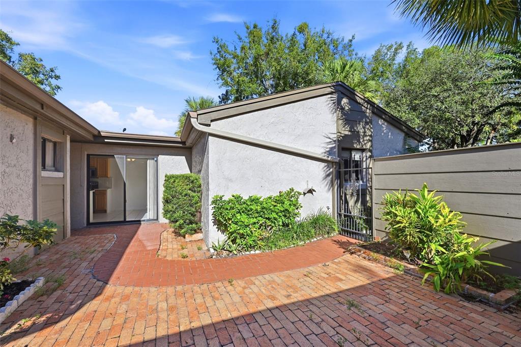 635 WOODRIDGE DRIVE, FERN PARK, FL — photo 4 of 30