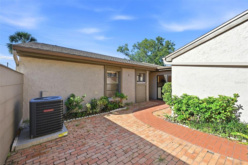 635 WOODRIDGE DRIVE, FERN PARK, FL — photo 5 of 30
