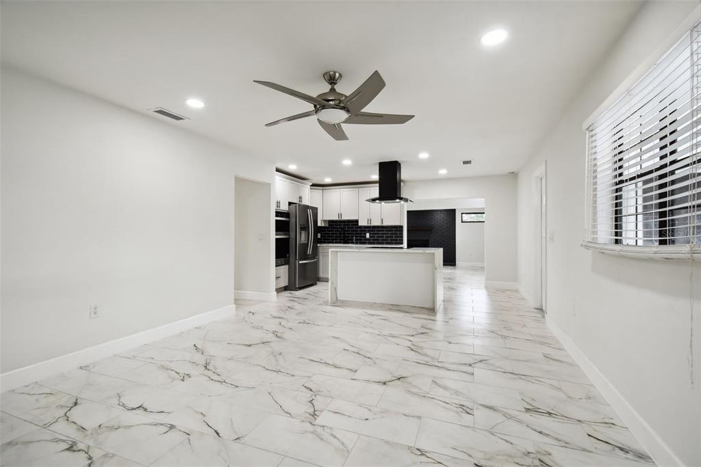 4910 N DARBY AVENUE, TAMPA, FL — photo 4 of 30