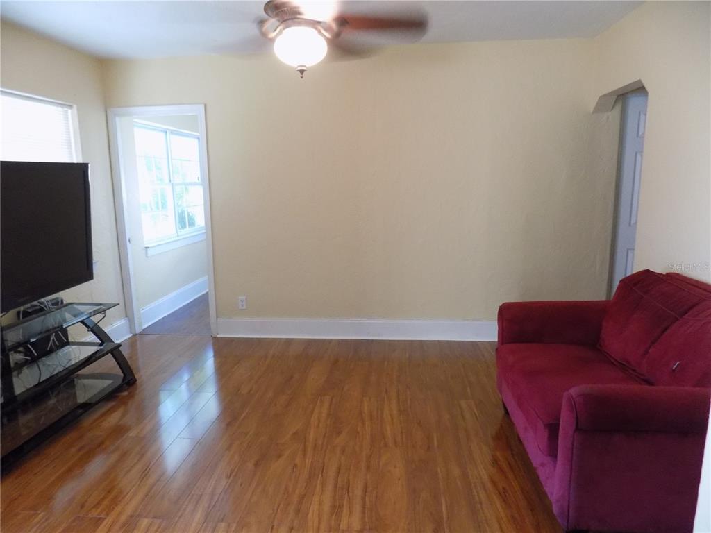 2133 43RD AVENUE N, ST PETERSBURG, FL — photo 4 of 35