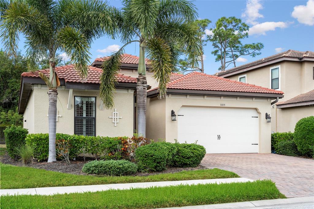 1015 BLUFFWOOD DRIVE