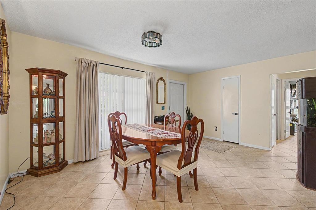 134 EUCLID AVENUE, SEFFNER, FL — photo 4 of 23