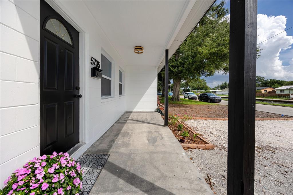 5735 BURLINGTON AVENUE N, ST PETERSBURG, FL — photo 4 of 38