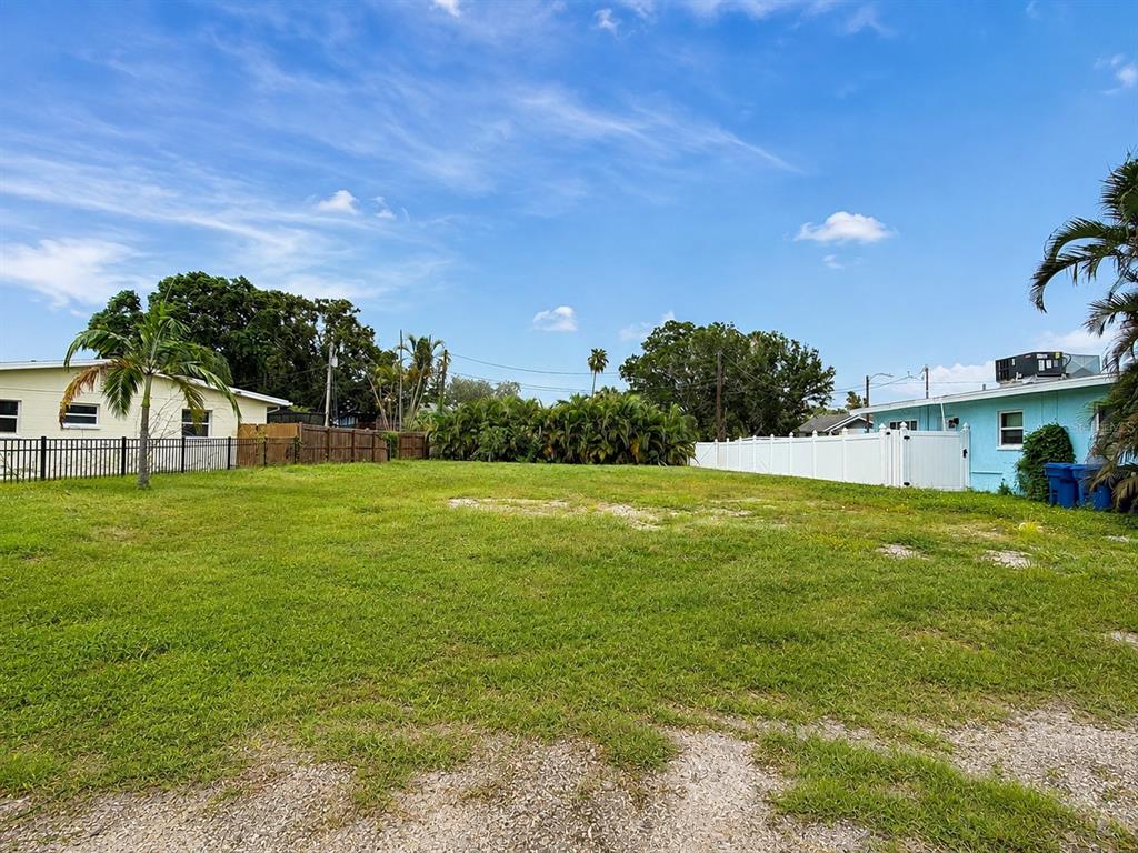 This is a map showing a highlighted rectangular land parcel located at a street intersection — 4111 ARKANSAS AVENUE NE, ST PETERSBURG, FL