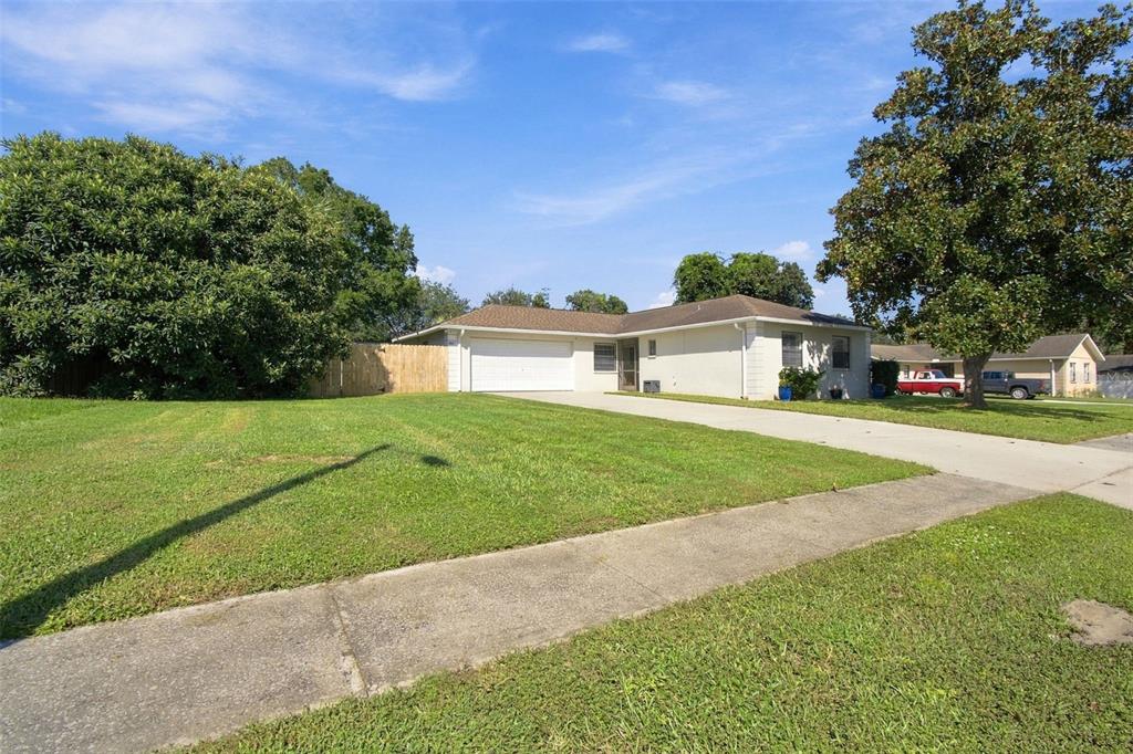 38611 FERM CIRCLE, ZEPHYRHILLS, FL — photo 3 of 39