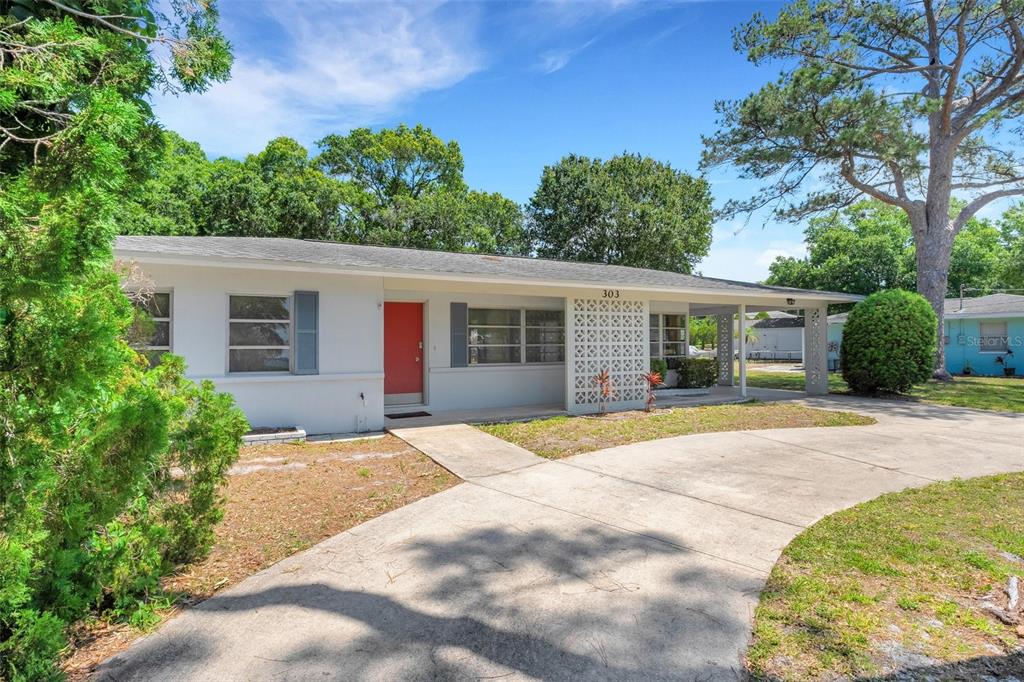 303 SHORE DRIVE W