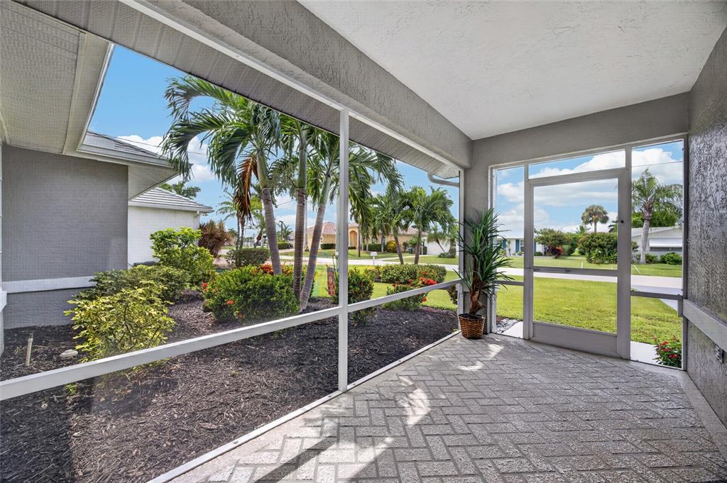 4933 SEVILLE COURT, CAPE CORAL, FL — photo 4 of 30