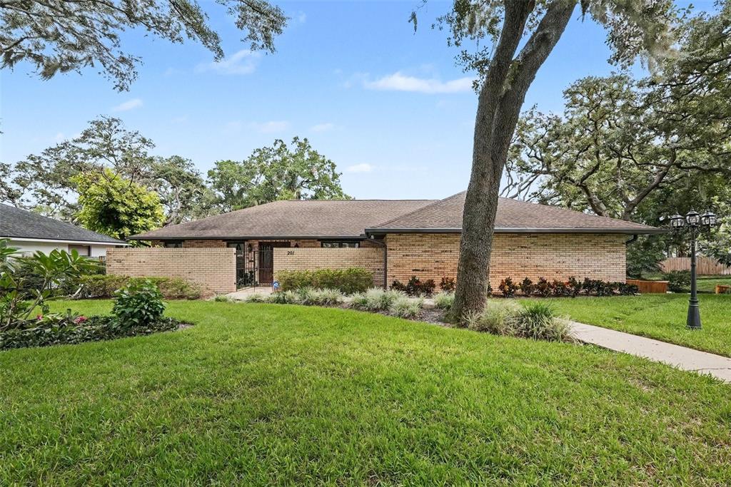 201 WILD OAK DRIVE, BRANDON, FL — photo 2 of 26