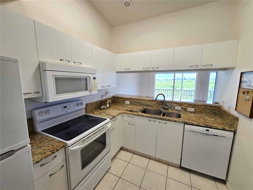 3607 E BAY DRIVE UNIT 206, HOLMES BEACH, FL — photo 4 of 21