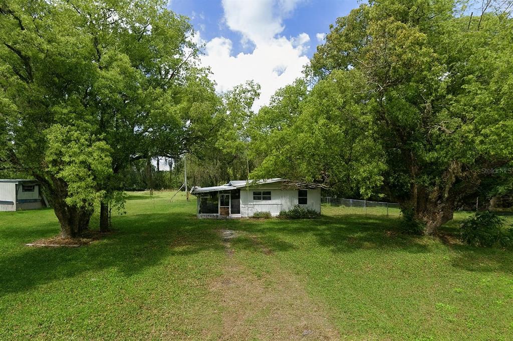 1096 NAVAJO DRIVE