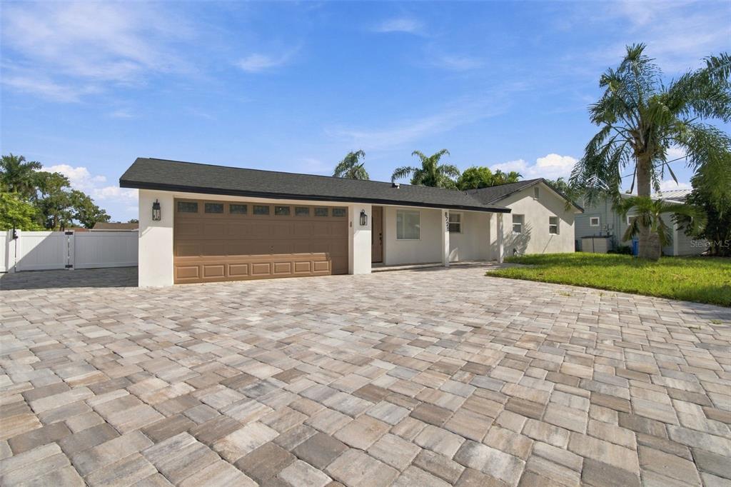 8725 THORNWOOD LANE, TAMPA, FL — photo 4 of 30