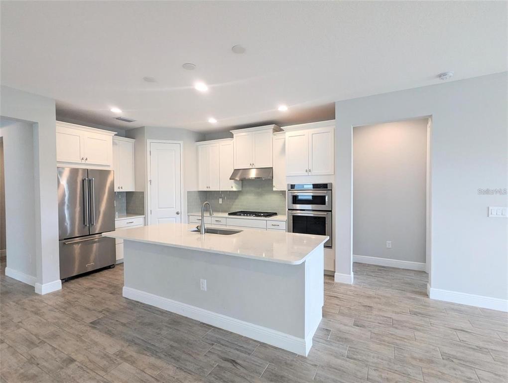 5834 LONG SHORE LOOP, SARASOTA, FL — photo 2 of 15