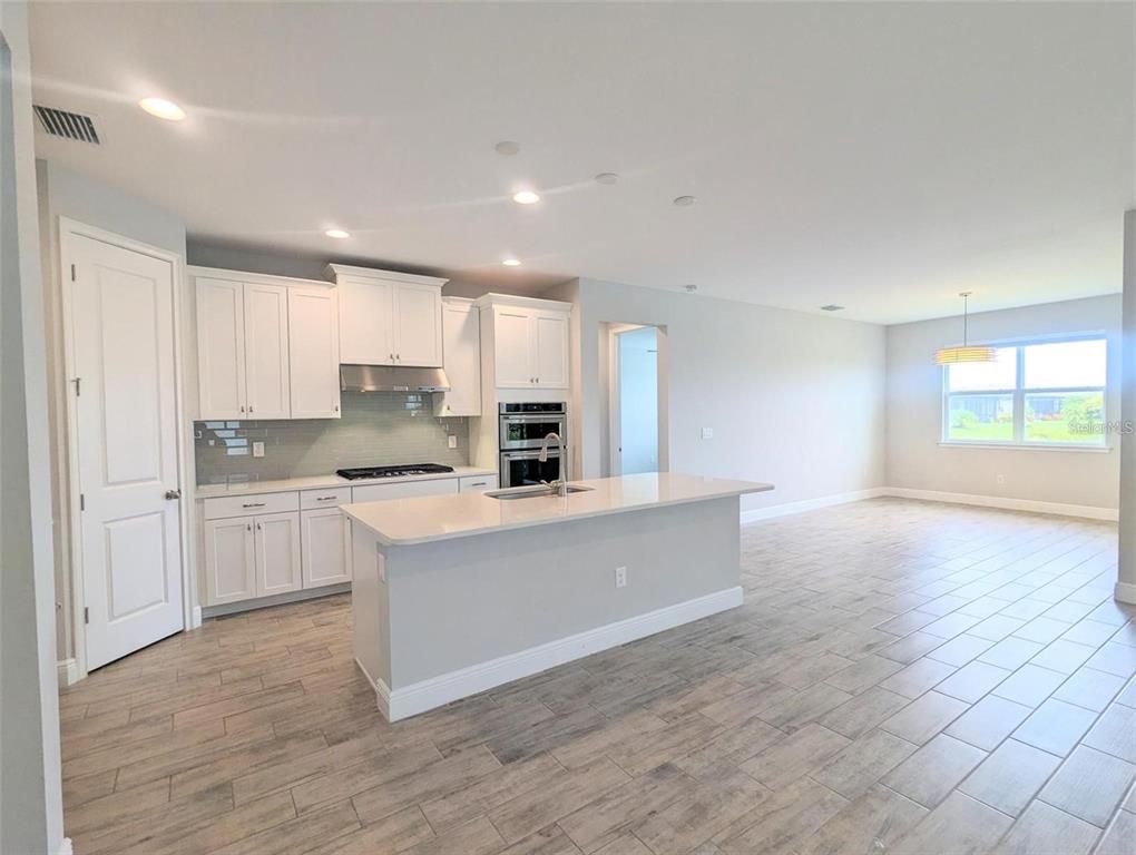5834 LONG SHORE LOOP, SARASOTA, FL — photo 3 of 15