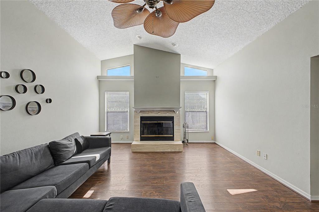 A screened-in swimming pool with a concrete deck and a covered patio area — 1364 OVERLAND DRIVE, SPRING HILL, FL