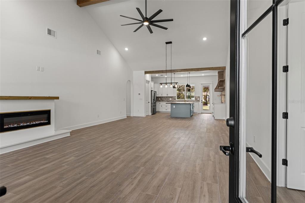 10380 YELLOWSTONE, WEEKI WACHEE, FL — photo 4 of 48