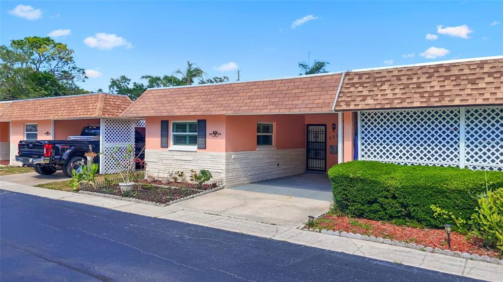 325 SKY LOCH DRIVE W