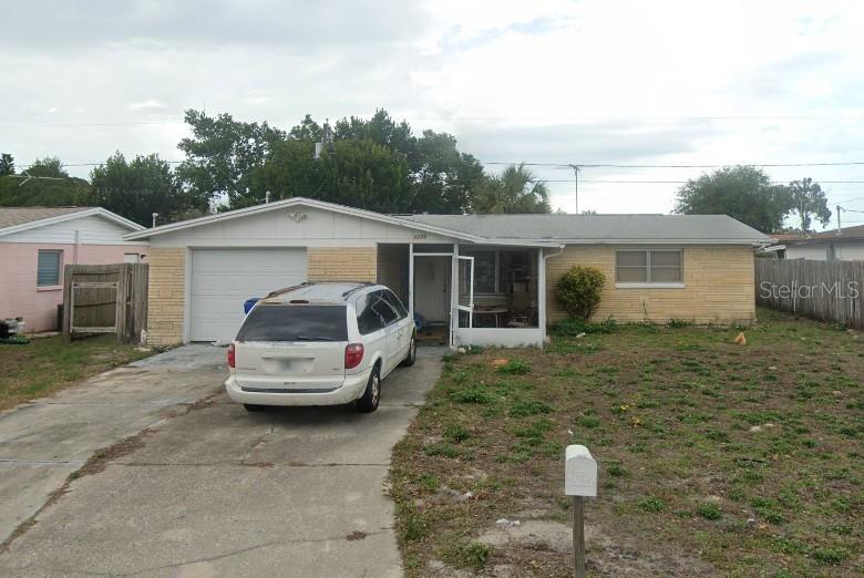 2229 ROSELAWN DRIVE