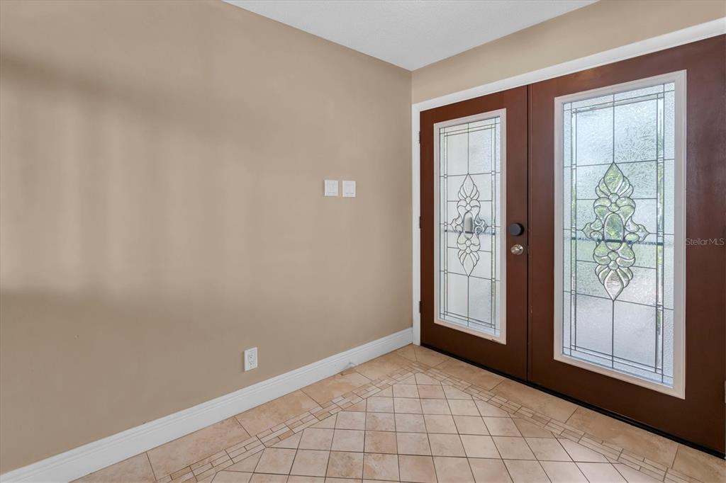 5668 ESCONDIDA BOULEVARD S, ST PETERSBURG, FL — photo 5 of 59