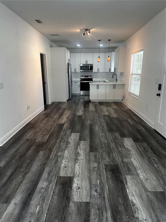 3902 N SUWANEE AVENUE, TAMPA, FL — photo 5 of 22