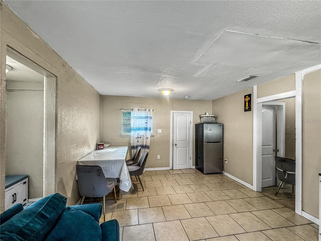 8307 N HILLSBOROUGH LANE, TAMPA, FL — photo 5 of 10