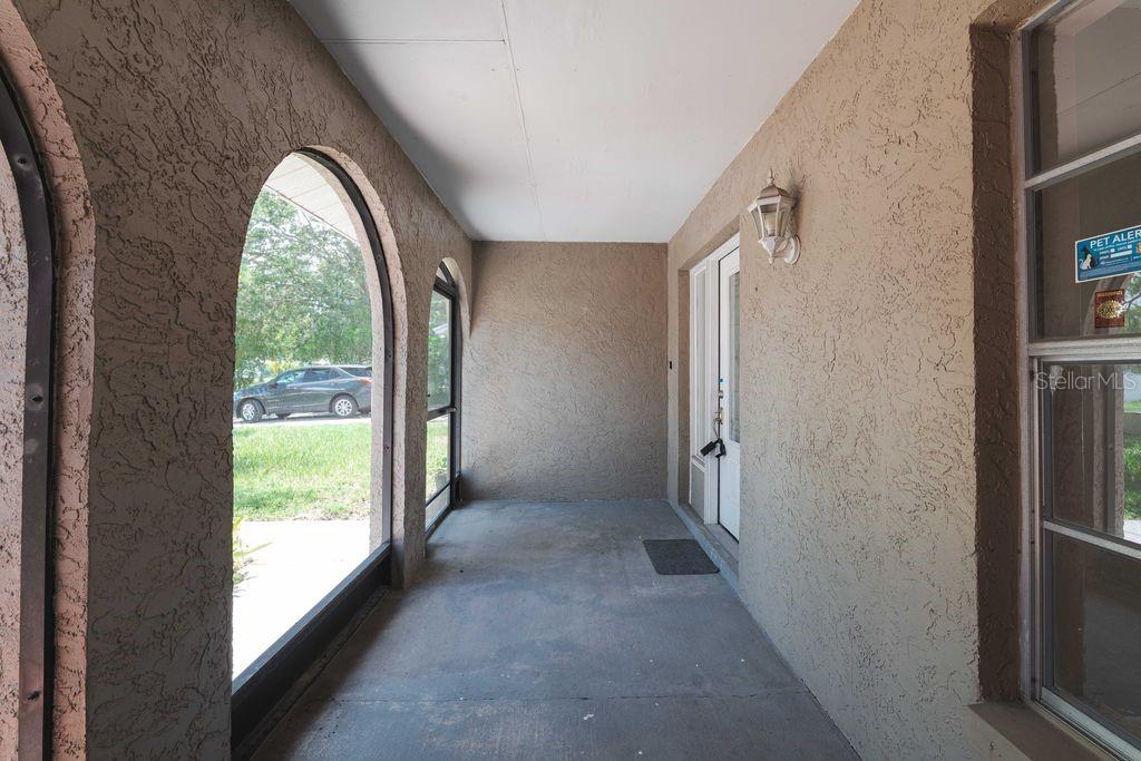 7504 N SANIBEL CIRCLE, TEMPLE TERRACE, FL — photo 4 of 30